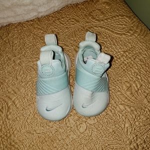 Mint green Nike presto